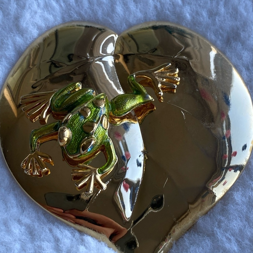 Vintage Giovanni Frog on Heart Brooch – Gold-Tone & Enamel – Statement Piece
